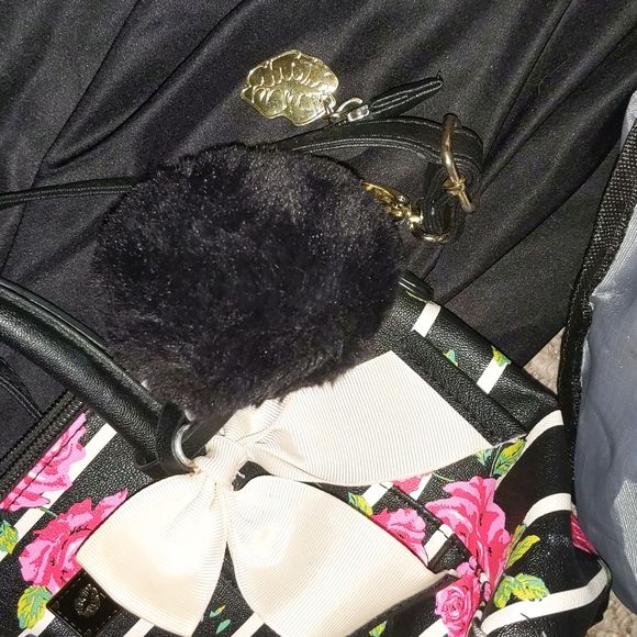 Betsey Johnson Pink & Black Rose Pattern Pop Punk Y2K Purse Black Fuzzy Pom Pom - Picture 8 of 17